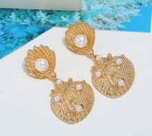 Load image into Gallery viewer, Shell Pearl Earrings
