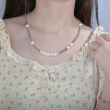 Load image into Gallery viewer, Stitching Pearl Necklace
