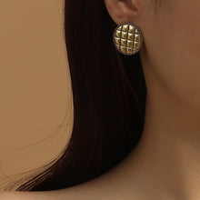 Load image into Gallery viewer, Round Retro Gold Earrings
